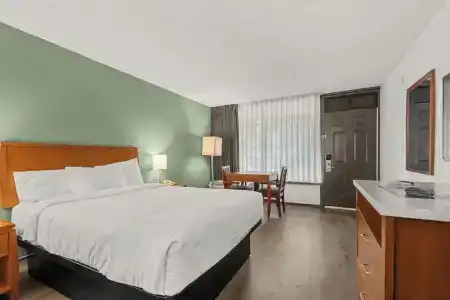 Vagabond Inn Executive Old Town - 56