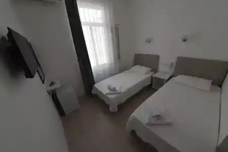 r House - 25