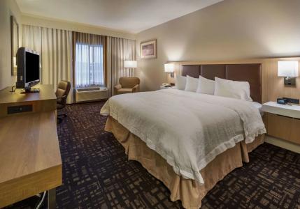 Hampton Inn & Suites - 3
