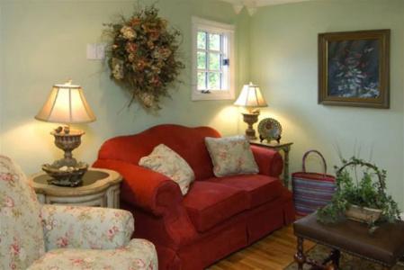 Hillwinds Inn - - 9