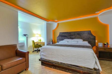 Romantic Inn & Suites - 29