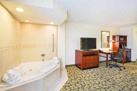 Hilton Garden Inn/Coastal Grand Mall - 18