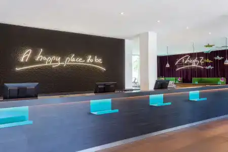 Park Inn by Radisson Frankfurt Airport - 1