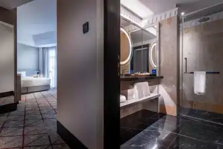DoubleTree by Hilton Lakeside - 7