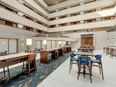 Embassy Suites by Hilton Will Rogers Airport - 31