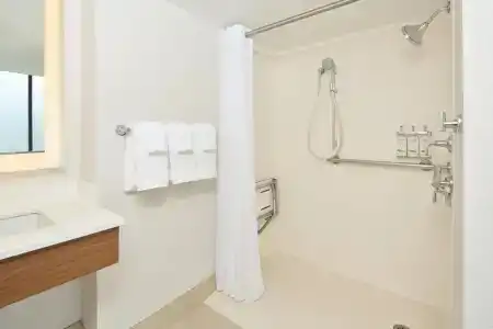 Holiday Inn Express Waikiki, An Ihg - 9