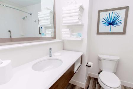 Hampton Inn & Suites Beach-Beachfront - 10