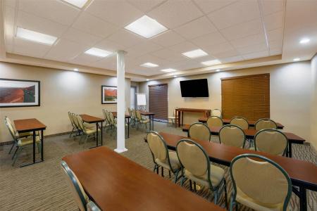 Comfort Suites West - 20