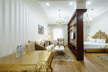 Royal Residence - 302