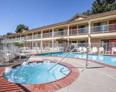 Quality Inn & Suites - 11
