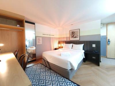 The Studio at Sathorn Terrace - 36