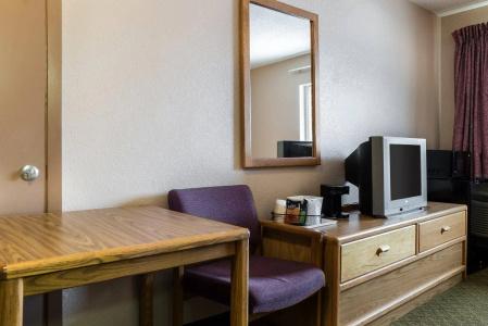 Rodeway Inn - 6