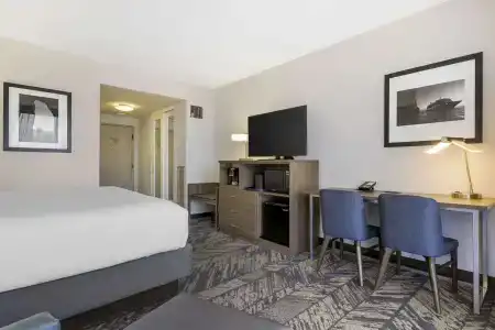 Best Western Plus Bayside Inn - 98