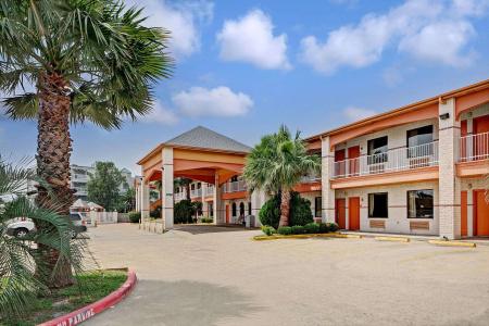 Super 8 by Wyndham - 10