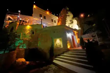 Serenus Cave Suites - 5
