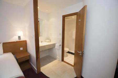 Ramada Cambridge - 15