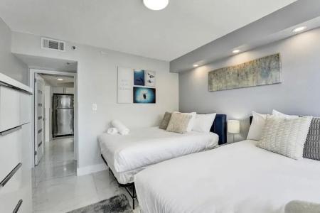 The Alexander All Suites - 417