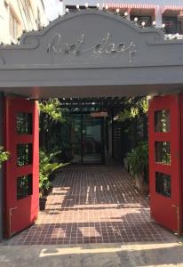 Red door - 0