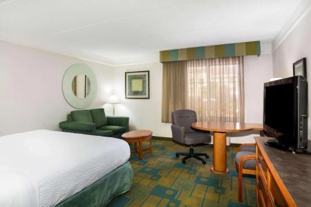 La Quinta by Wyndham Austin Southwest - 55