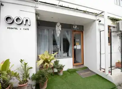 Oon Poshtel x Cafe - 0