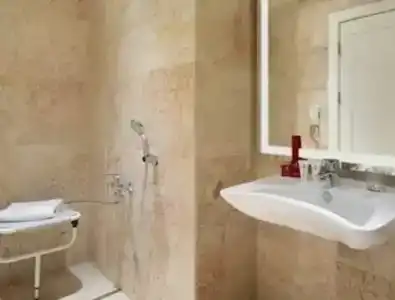 Ramada Plaza - 8