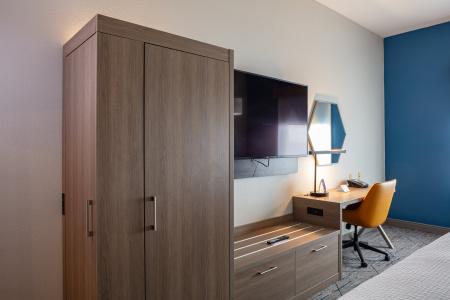 Holiday Inn Express & Suites West - 27