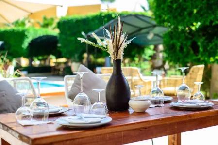 Suites Hôtel Les Charmilles & Spa - 34