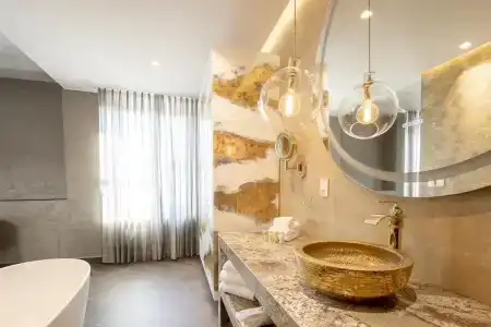 L Perla Boutique - 7