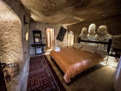 Takunya Cave - 1