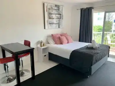 Outrigger Burleigh - 133