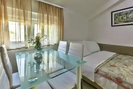 Villa Velzon Guesthouse - 3