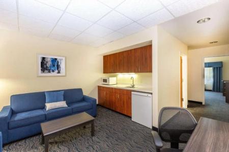 Baymont by Wyndham Airport - 46