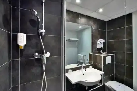 Hôtel Kyriad La Rochelle Centre Ville - 40