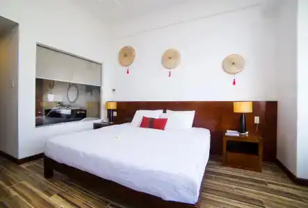 The Light & Spa - 3