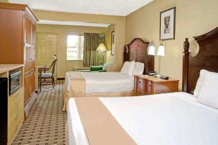 TraveSuites by Wyndham East Gate Orange - 5