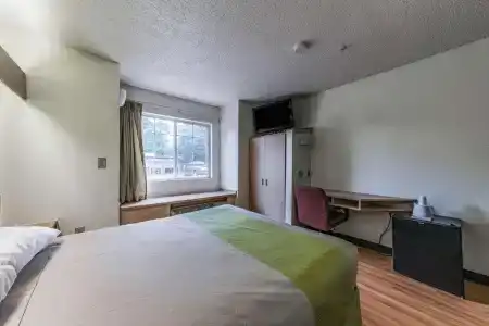 6-Charlotte, NC - University - 28