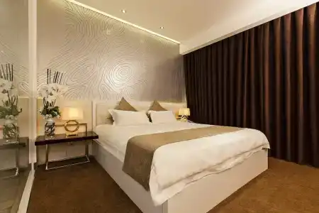 Signature Boutique - 60