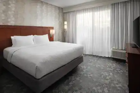 Courtyard by Marriott Phoenix - 2