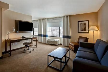 Four Points by Sheraton - 83