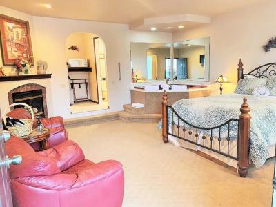 Breakers Boutique Inn - 128