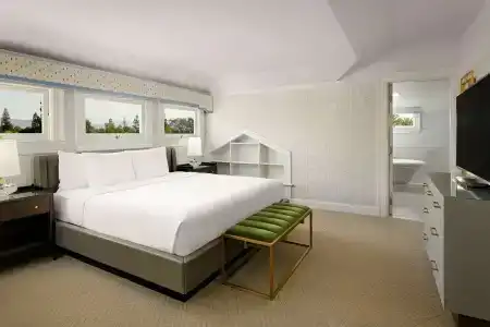 Hayes Mansion - 121