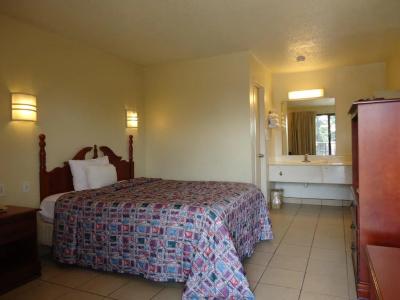 Super 6 Inn & Suites - 2