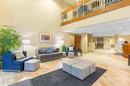 Baymont by Wyndham Airport - 1