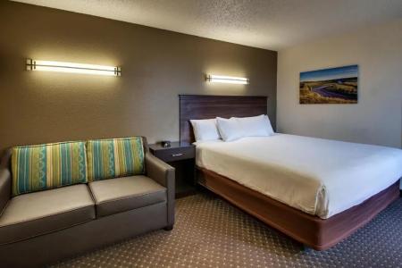 EverSpring Inn & Suites - 38