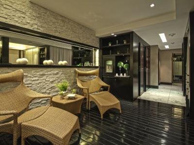 1828 Smart Boutique - 21