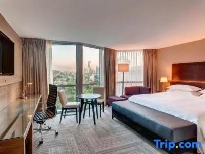 Sheraton & Convention Center - 79