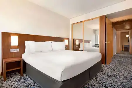 Ramada by Wyndham Lisbon - 2
