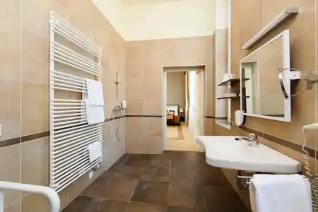 Ipoly Boutique Rooms & Suites - 9