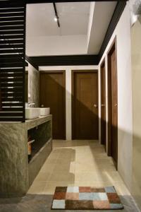 Nirvana Guesthouse & - 12