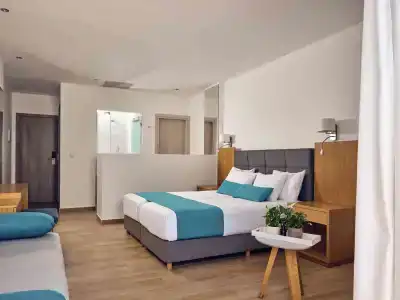 Cavo Orient Beach & Suites - 3